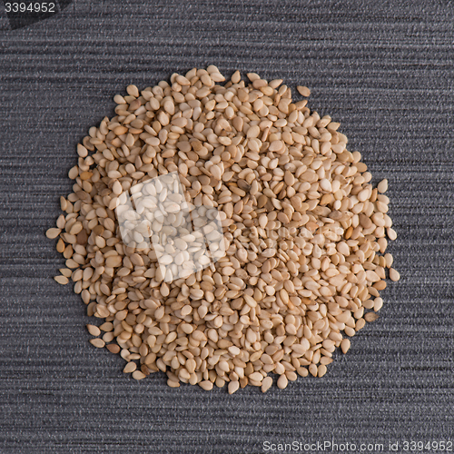 Image of Circle of sesame seeds