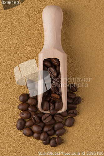 Image of Wooden scoop with coffee beans