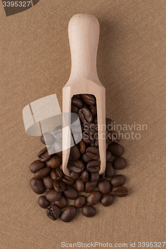 Image of Wooden scoop with coffee beans