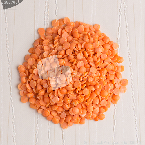 Image of Circle of peeled lentils