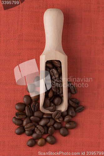 Image of Wooden scoop with coffee beans