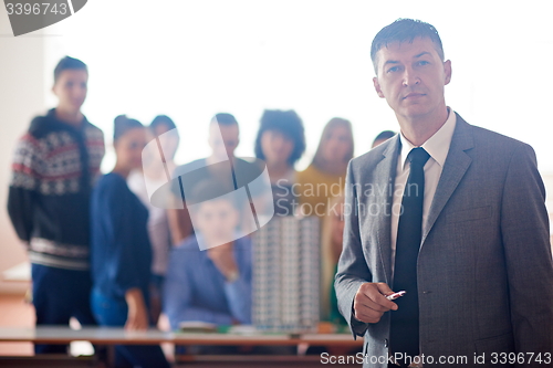 Image of group of students with teacher on class