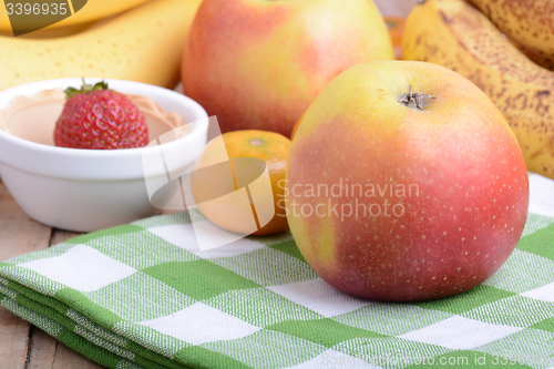 Image of mandarin, bananas and apples, fresh food close up