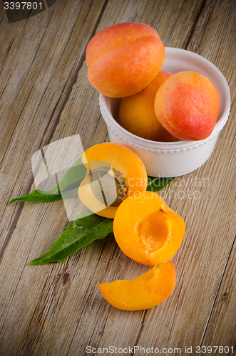 Image of Apricots on wooden table.