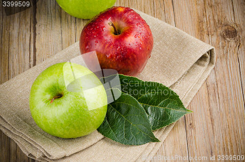 Image of Apples in a napkin