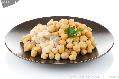 Image of Chickpeas in a brown plate