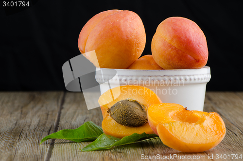 Image of Apricots on wooden table.