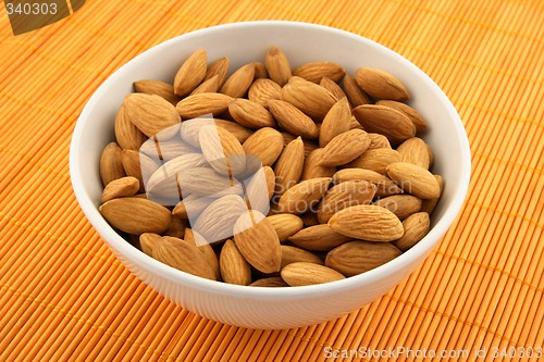 Image of Fresh almonds in a bowl