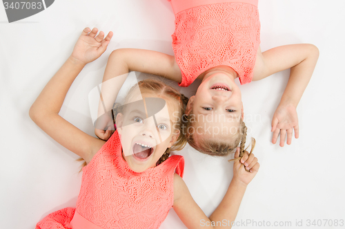 Image of Two sisters lying on his back   inverted 