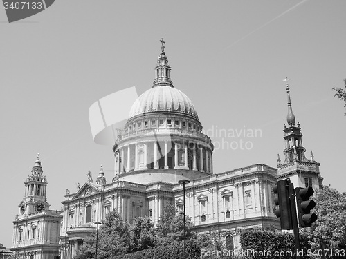 Image of Black and white St Paul Cathedral in London