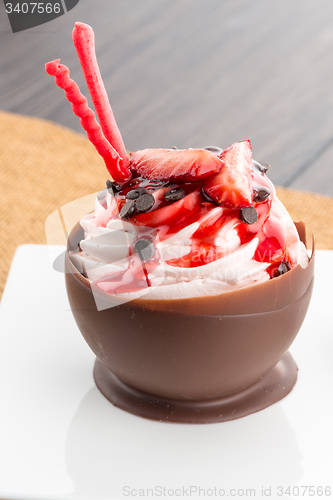 Image of Strawberry and chocolate pastry mousse