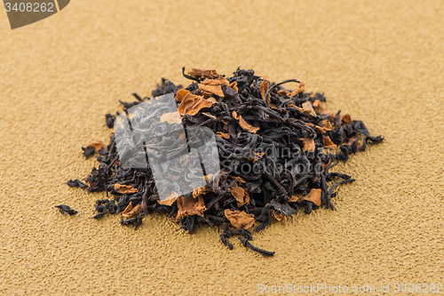 Image of Black dry tea with petals