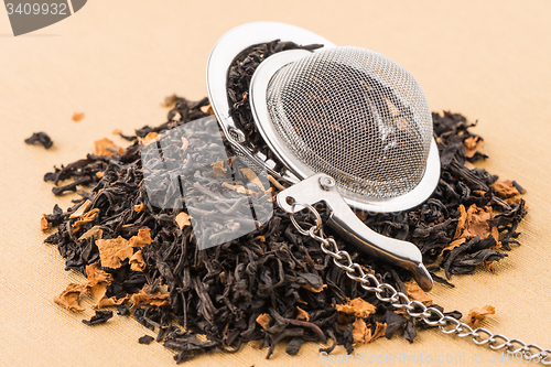 Image of Black dry tea with petals