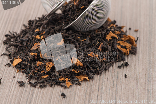 Image of Black dry tea with petals