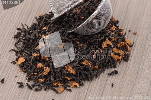 Image of Black dry tea with petals