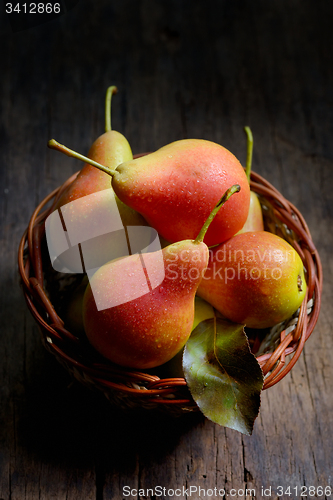 Image of natural pears in the basket
