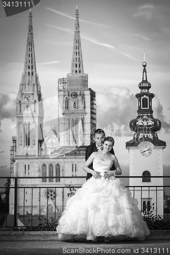Image of Bride and groom in front of cathedral bw