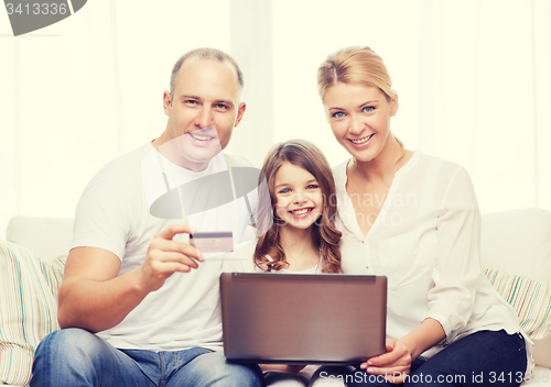 Image of parents and girl with laptop and credit card