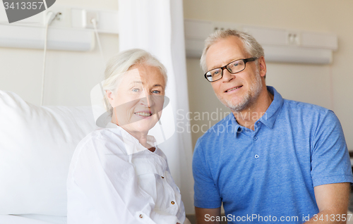 Image of senior couple meeting at hospital ward