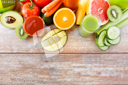 Image of close up of fresh juice glass and fruits on table