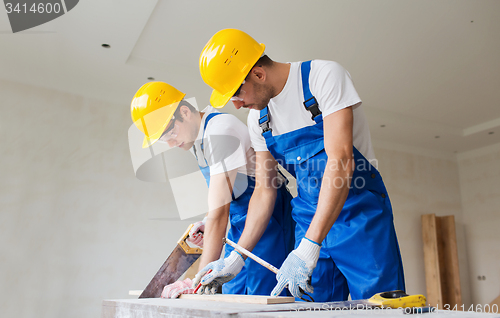 Image of builders working with arm-saws