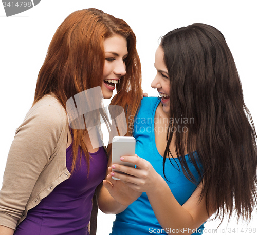 Image of two smiling teenagers with smartphone