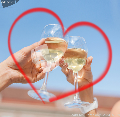 Image of couple drinking wine in cafe