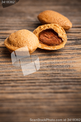 Image of Almonds with kernel 