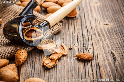 Image of Almonds 