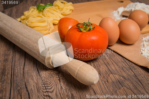 Image of Raw pasta, tomato and eggs
