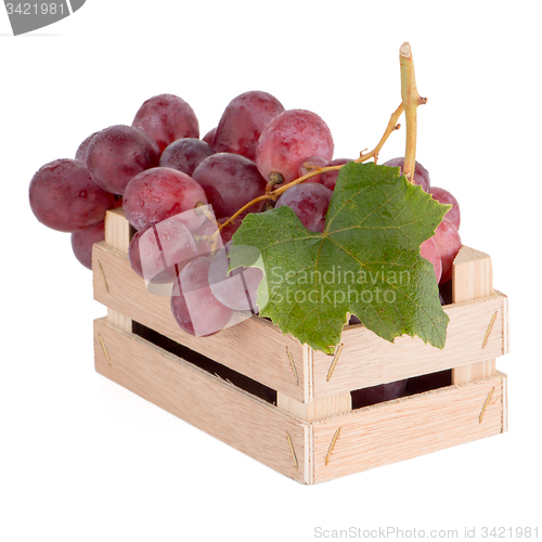 Image of Red grapes in wooden crate