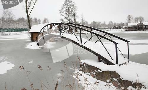 Image of the wooden bridge 