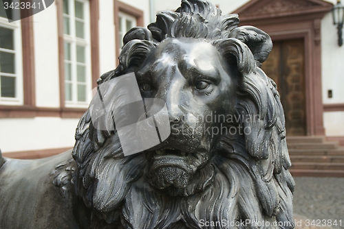 Image of lion statue