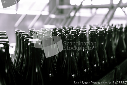 Image of Many bottles on conveyor belt