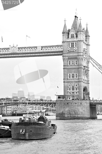 Image of london tower in england old bridge and the cloudy sky