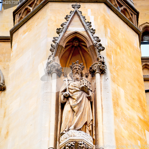 Image of marble and statue in old city of london england
