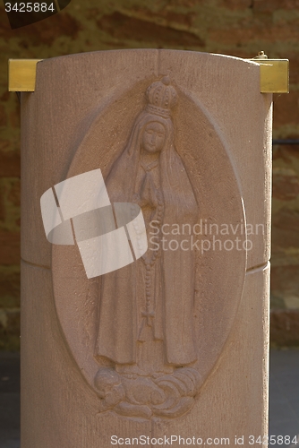 Image of statue in sandstone