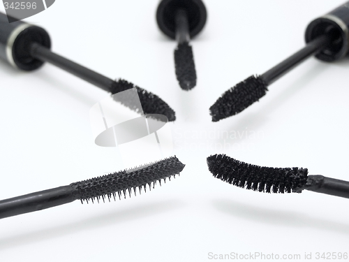 Image of round of make-up brushes