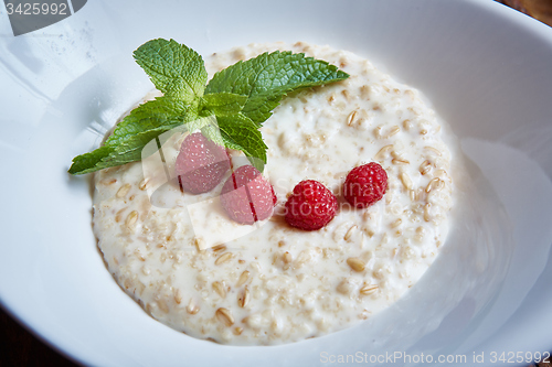 Image of oatmeal with raspberries