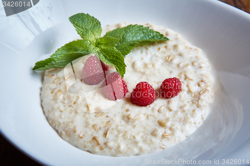 Image of oatmeal with raspberries