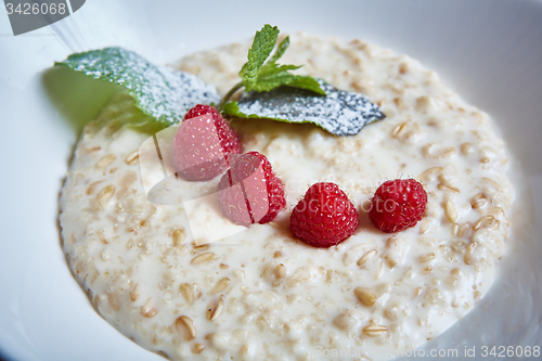 Image of oatmeal with raspberries