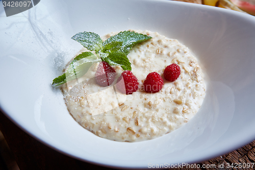 Image of oatmeal with raspberries