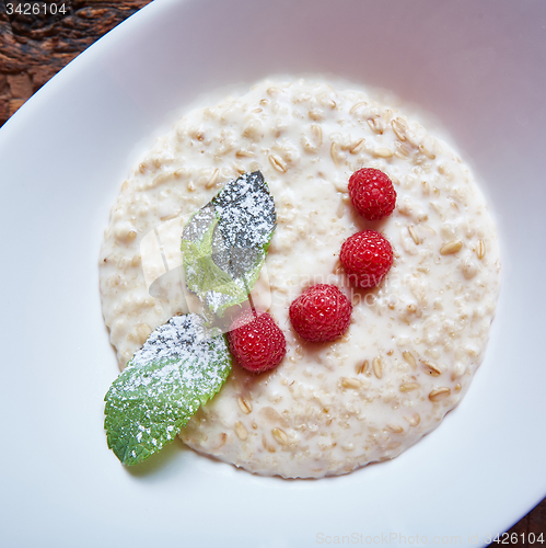 Image of oatmeal with raspberries