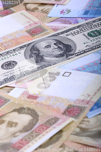 Image of Ukrainian hryvnia and the american dollars