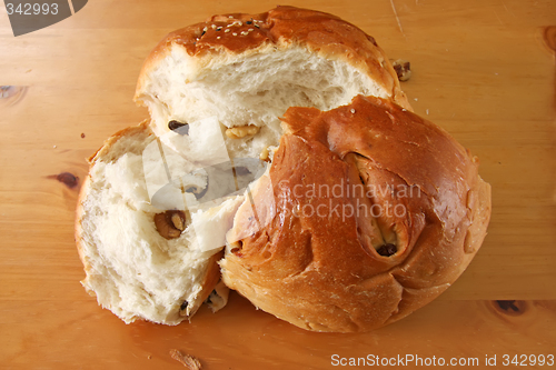 Image of Nut and raisin bread