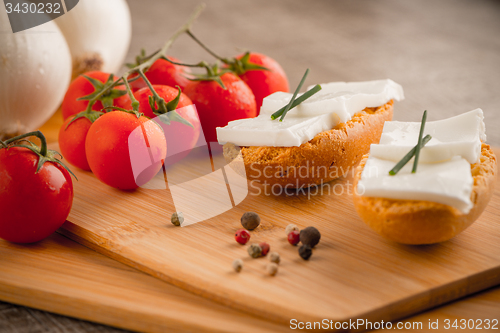 Image of Bread with cottage