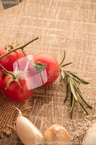 Image of Cherry tomatoes and onion
