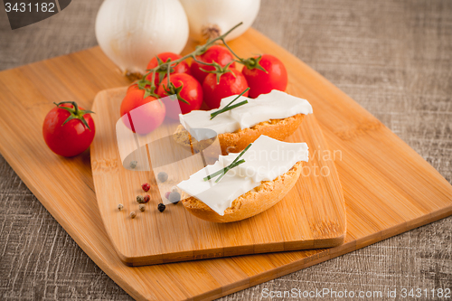 Image of Bread with cottage