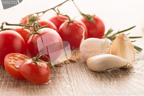 Image of Cherry tomatoes and onion