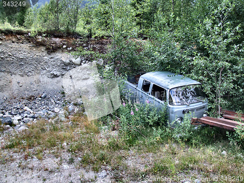 Image of Abandoned car